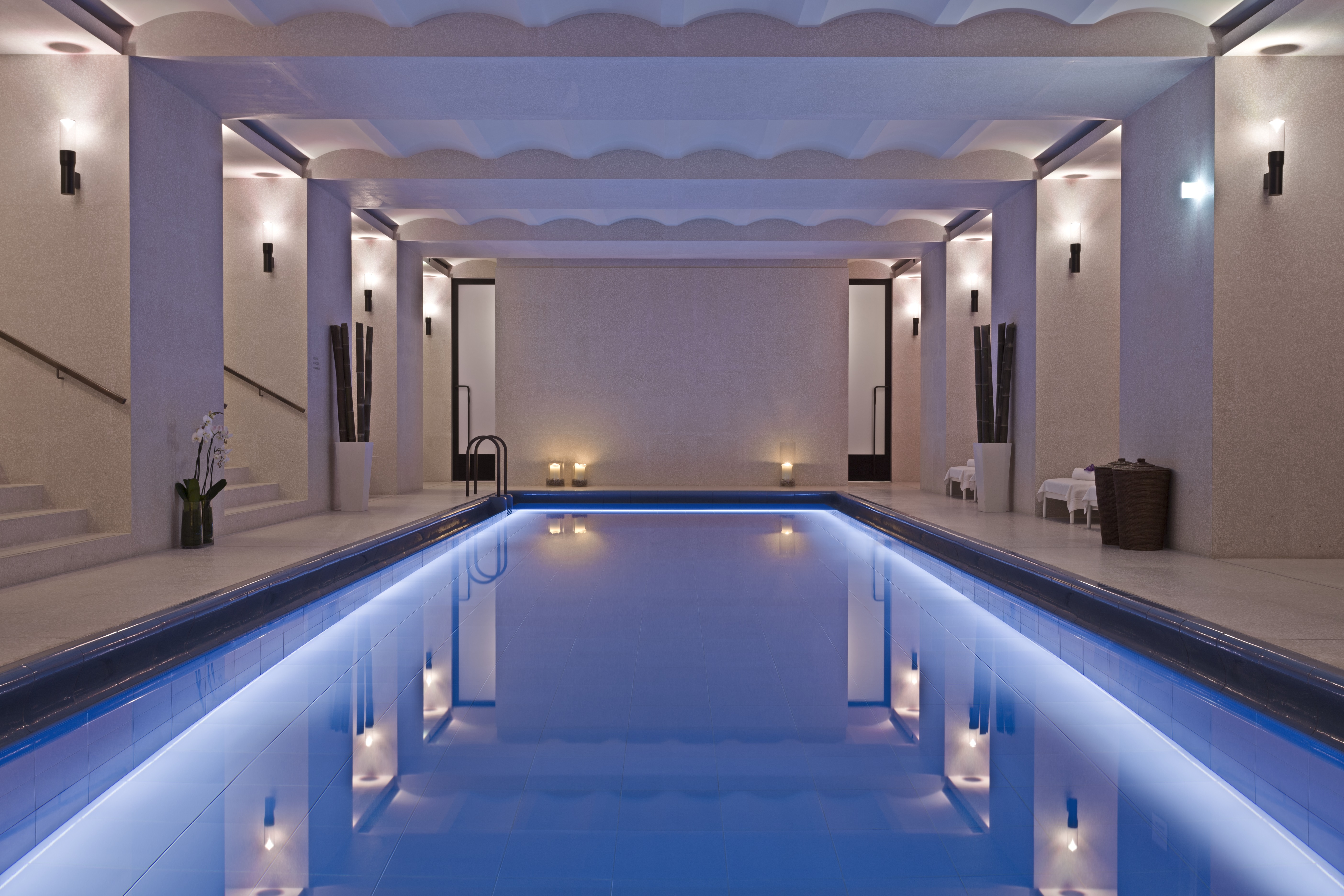 Spa centre. Akasha Holistic Wellbeing Centre. Спа вертикальная. Ресторан с бассейном в Англии. Spa London.