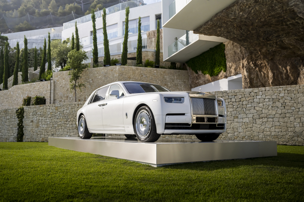 Rolls-Royce Phantom Review: The End of the Era of Opulence - Bloomberg