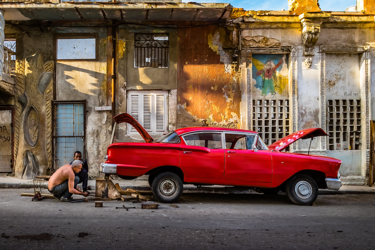 Michael Chinnici Vanishing Cuba - cuban repair shop