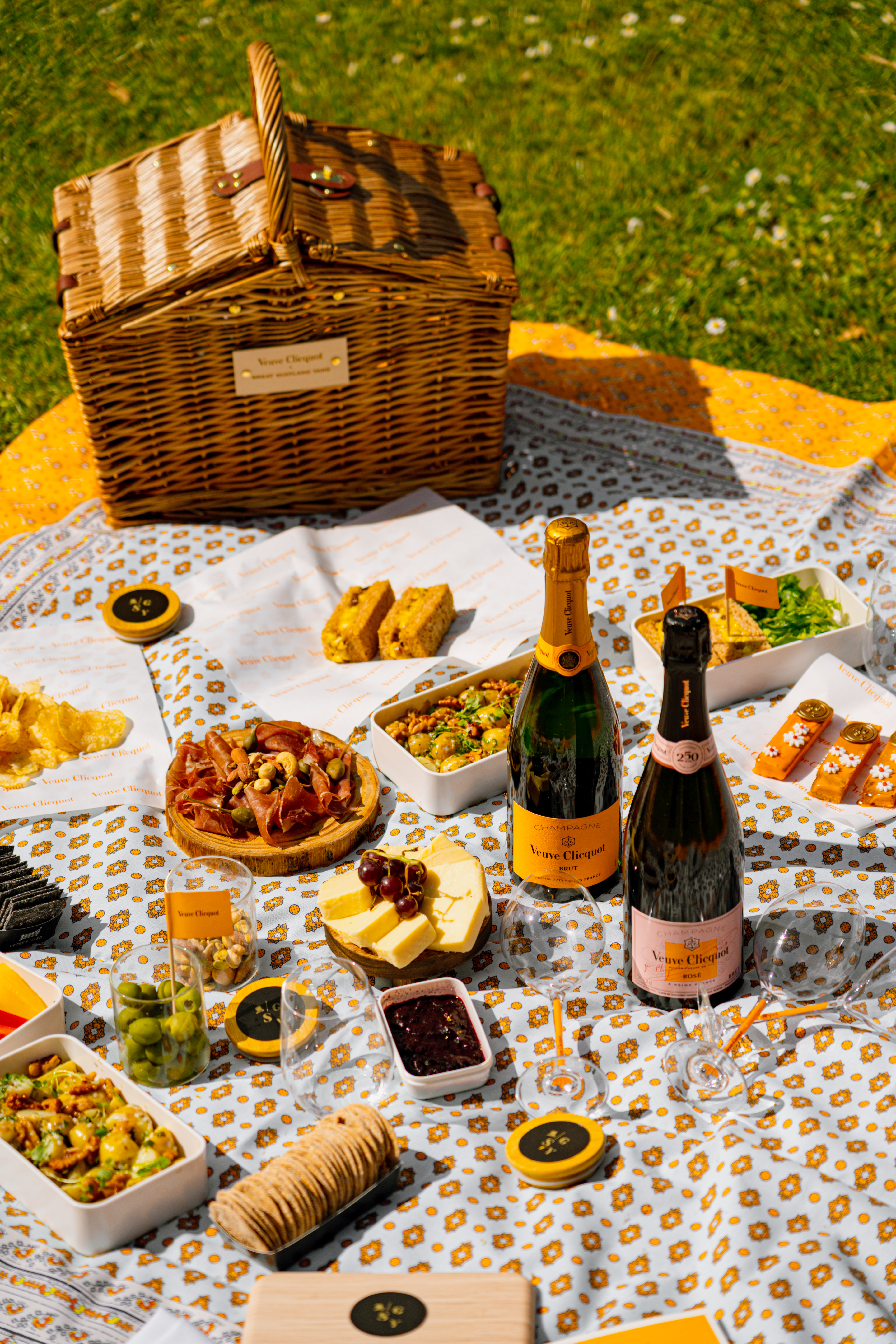 Picnic Veuve Clicquot - picnic food selection