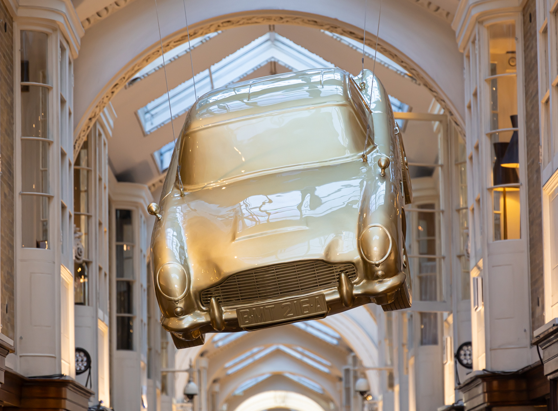 007 Burlington Arcade - Aston Martin Sculpture