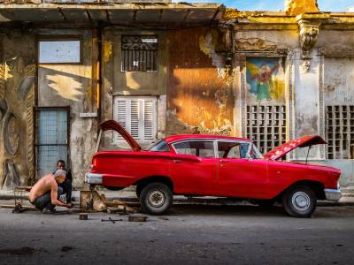 Vanishing Cuba Michael Chinnici - Cuban Repair Shop
